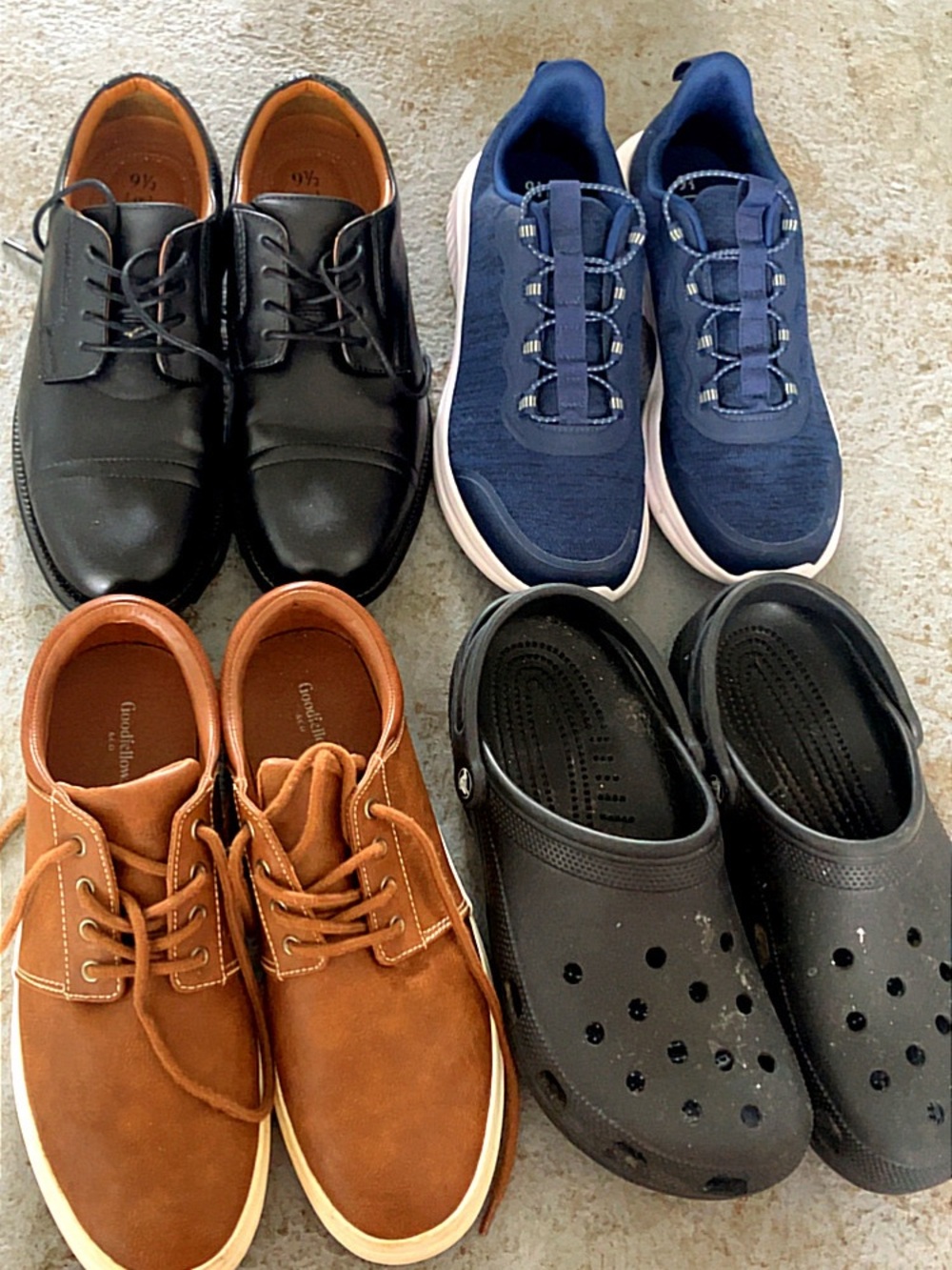 CROCS Classic Black Slip-On Clogs